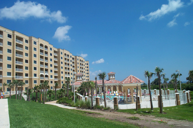 surf-club-pool-nice